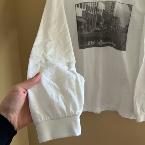 ⚪️GILDAN: Men’s size M, “30th Bloomsday” white long sleeve t-shirt, preowned. - Picture 5 of 8